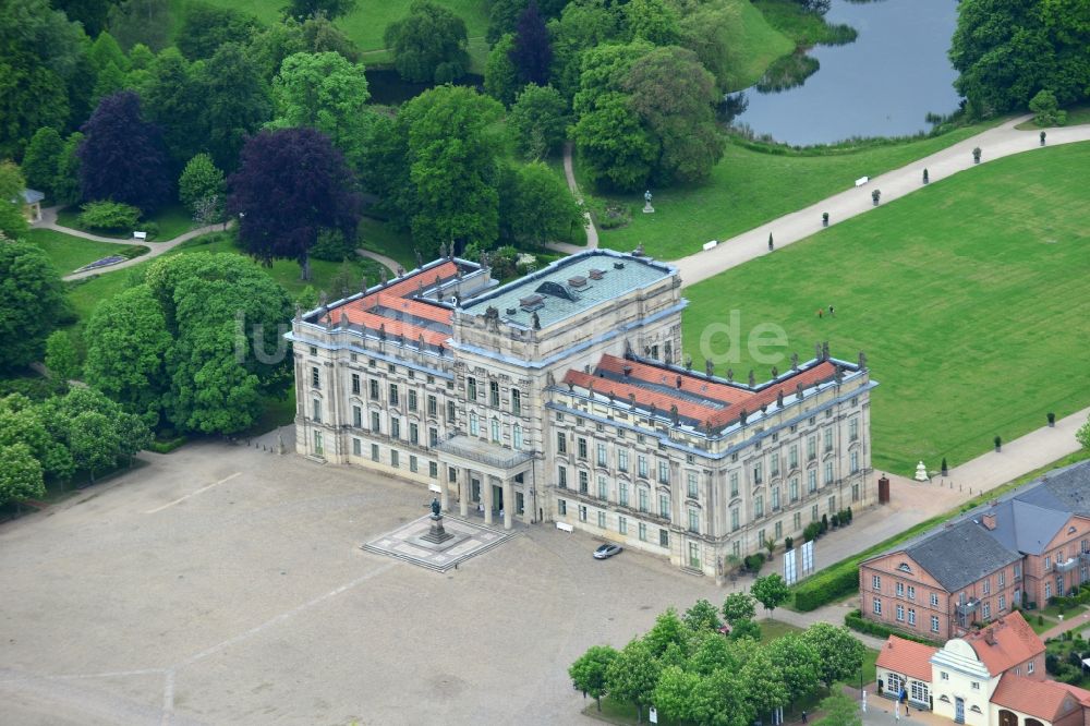 Luftaufnahme Ludwigslust - Gebäude und Parkanlagen des Schloß in Ludwigslust im Bundesland Mecklenburg-Vorpommern