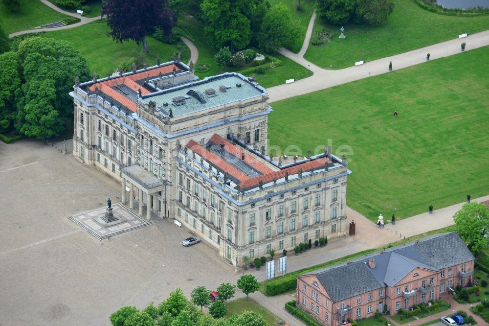 Ludwigslust von oben - Gebäude und Parkanlagen des Schloß in Ludwigslust im Bundesland Mecklenburg-Vorpommern