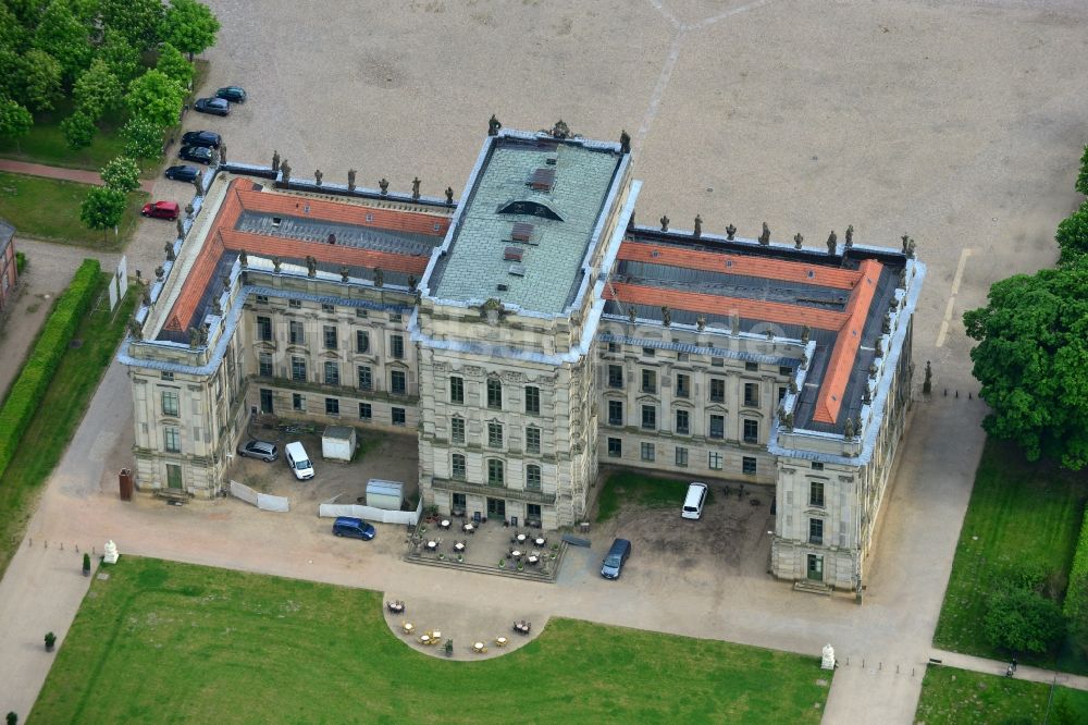 Ludwigslust von oben - Gebäude und Parkanlagen des Schloß in Ludwigslust im Bundesland Mecklenburg-Vorpommern