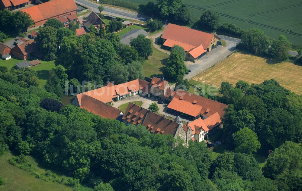 Luftaufnahme Apelern - Gebäude und Parkanlagen des Schloß Schloss von Münchhausen in Apelern im Bundesland Niedersachsen