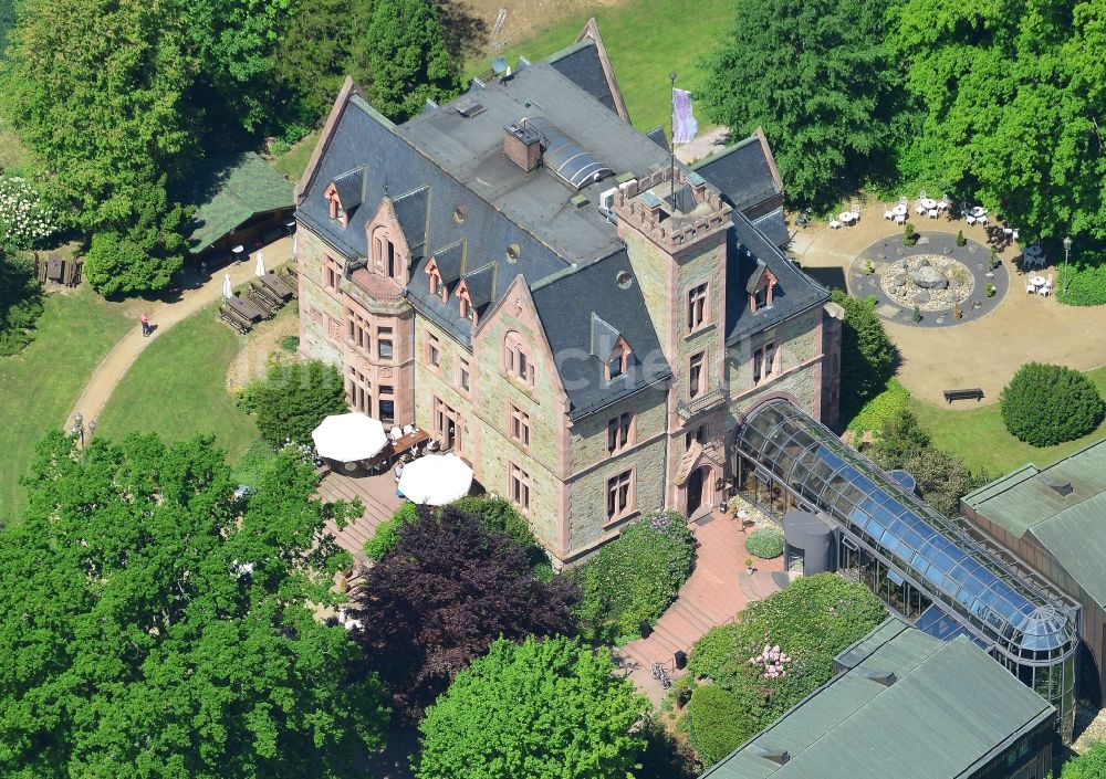 Luftbild Kelkheim (Taunus) - Gebäude und Parkanlagen des Schloß - Schlosshotel Rettershof in Kelkheim (Taunus) im Bundesland Hessen