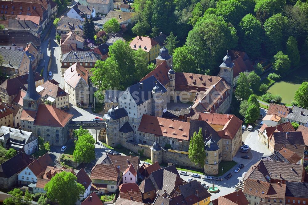 Thurnau aus der Vogelperspektive: Gebäude und Parkanlagen des Schloß in Thurnau im Bundesland Bayern