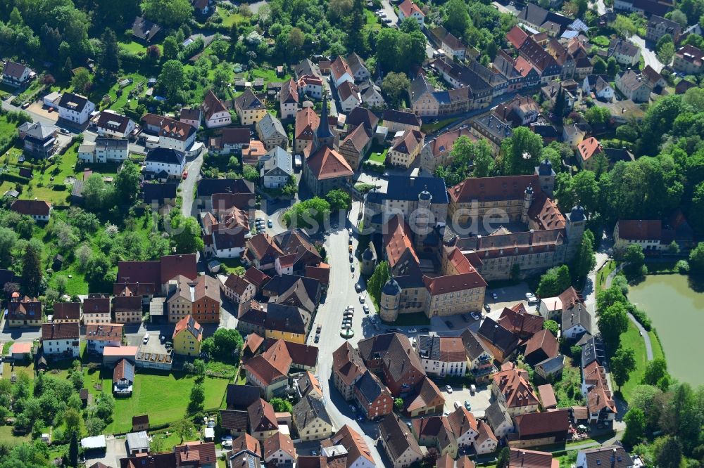 Thurnau aus der Vogelperspektive: Gebäude und Parkanlagen des Schloß in Thurnau im Bundesland Bayern