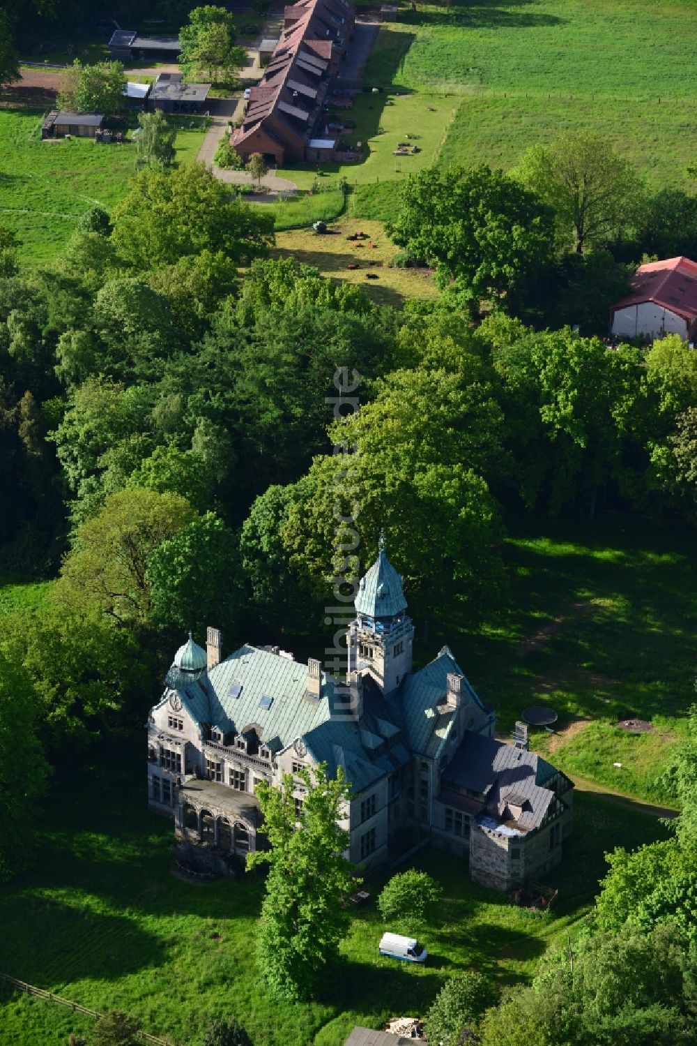 Luftbild Grabau - Gebäude und Parkanlagen des schloßartigen Herrenhaus- Villa Grabau in Grabau im Bundesland Schleswig-Holstein