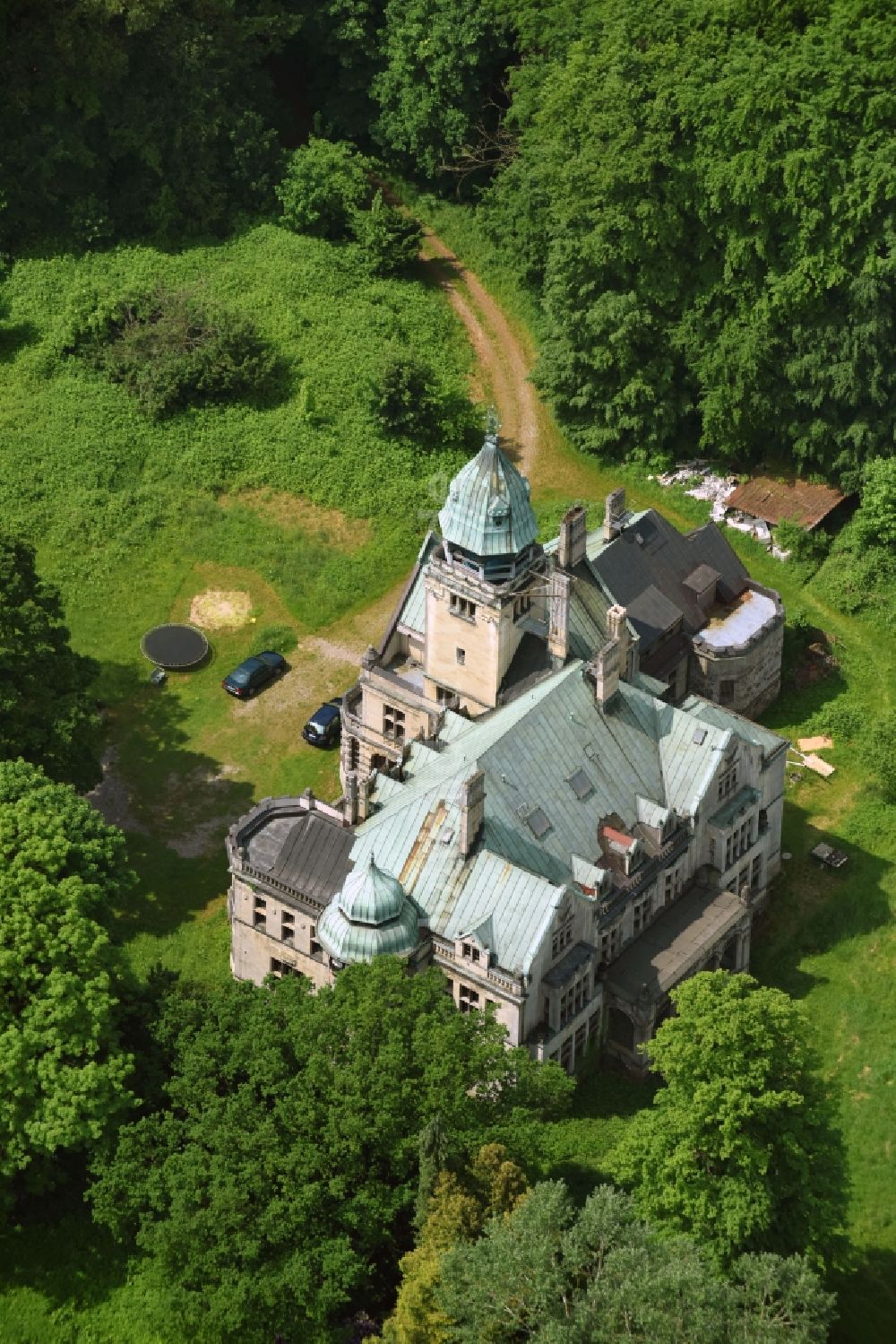 Grabau von oben - Gebäude und Parkanlagen des schloßartigen Herrenhaus- Villa Grabau in Grabau im Bundesland Schleswig-Holstein