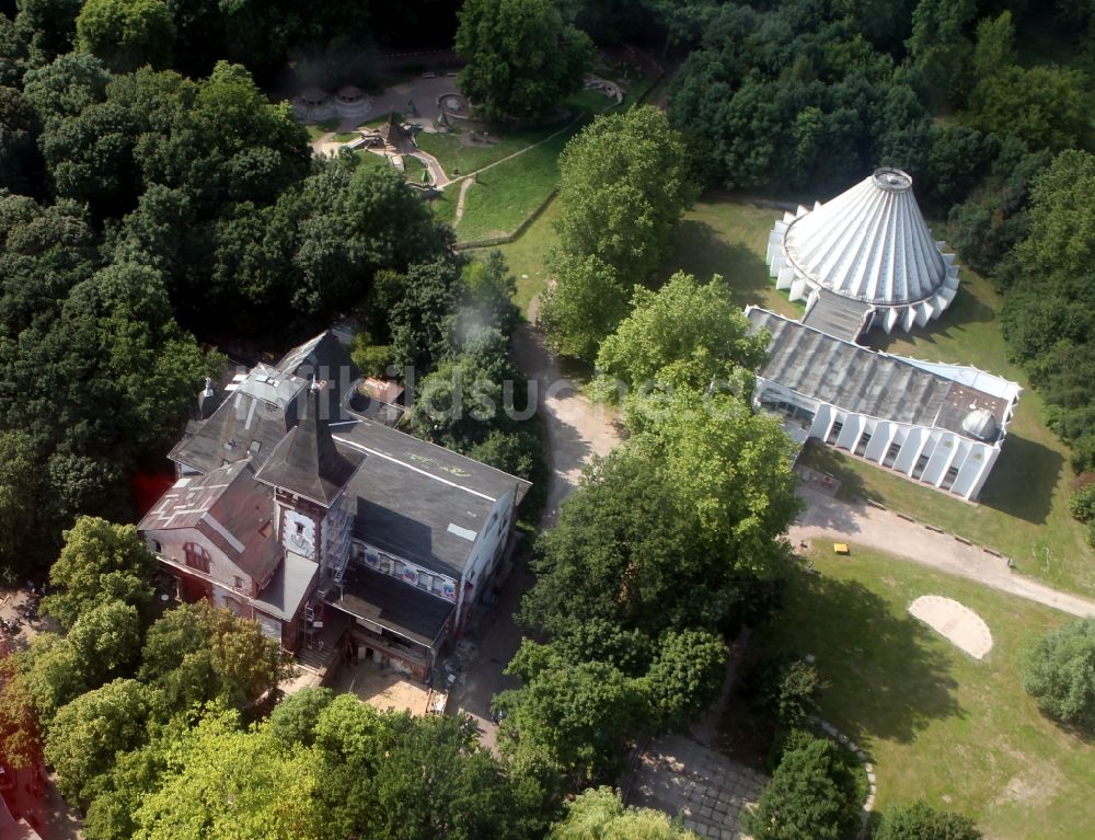 Luftbild Halle / Saale - Gebäude des Planetarium am leerstehenden Pionierhaus in Halle (Saale) in Sachsen-Anhalt