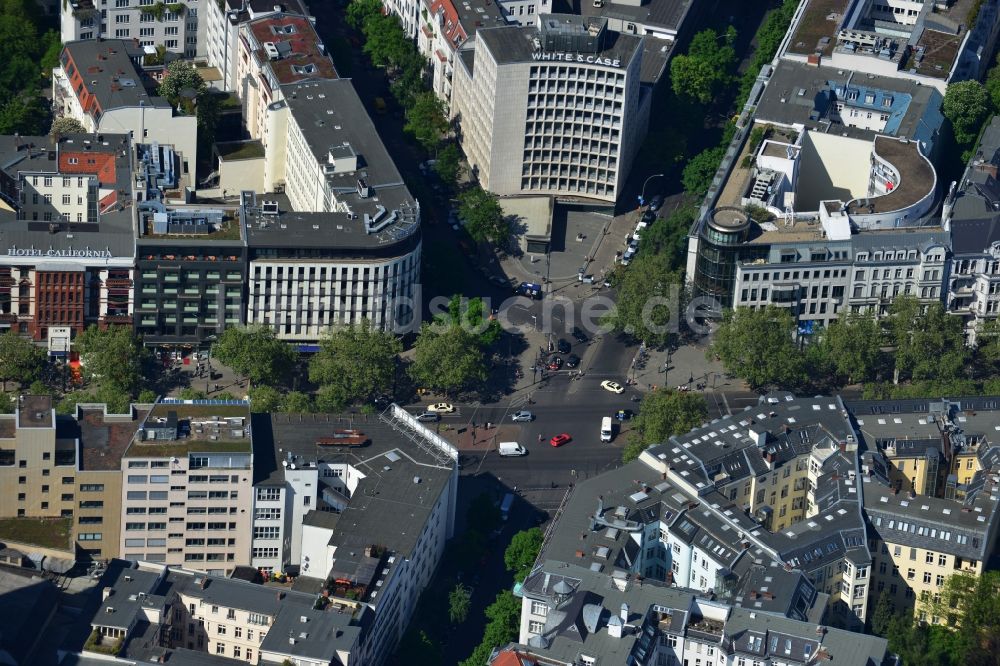 Berlin aus der Vogelperspektive: Gebäude am Platz an der Kreuzung Uhlandstraße - Kurfürstendamm im Stadtteil Charlottenburg in Berlin