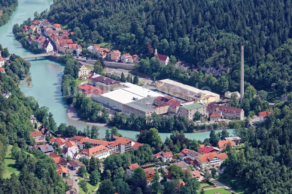 Luftbild Füssen - Gebäude und Produktionshallen im Gewerbegebiet Magnuspark in Füssen im Bundesland Bayern