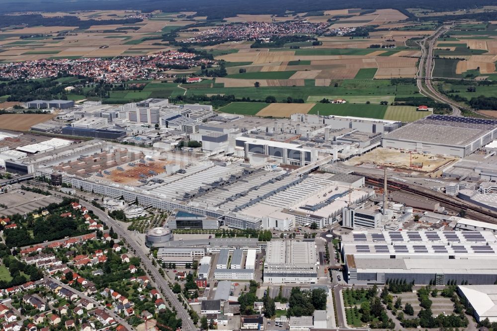 Luftbild Ingolstadt - Gebäude und Produktionshallen auf dem Werksgelände des Automobilherstellers Audi in Ingolstadt im Bundesland Bayern