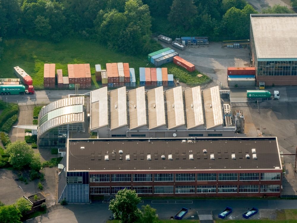 Luftbild Gelsenkirchen - Gebäude und Produktionshallen auf dem Werksgelände der Pilkington Deutschland AG in Gelsenkirchen im Bundesland Nordrhein-Westfalen