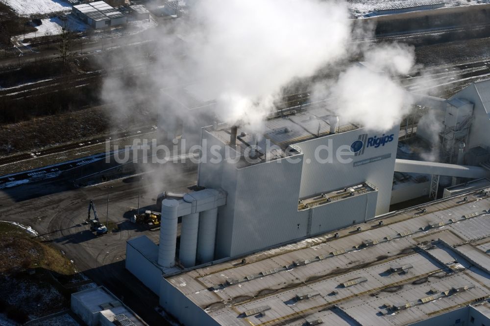 Luftbild Brieselang - Gebäude und Produktionshallen auf dem Werksgelände der RIGIPS GmbH in Brieselang im Bundesland Brandenburg