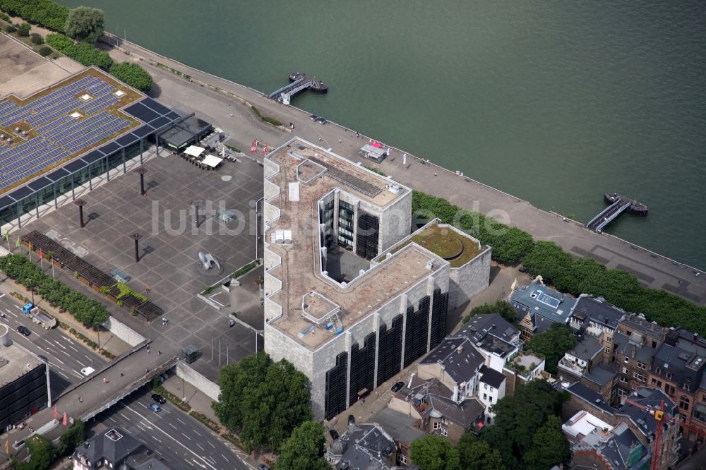 Luftbild Mainz - Gebäude des Rathaus am Rheinufer in Mainz im Bundesland Rheinland-Pfalz