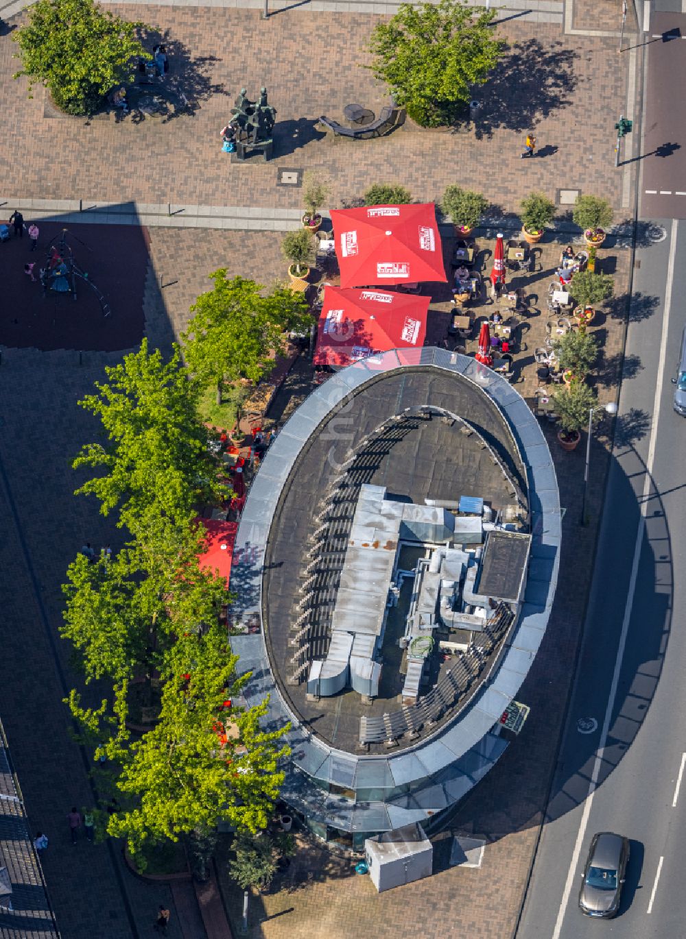 Bottrop von oben - Gebäude des Restaurant Cafe Extrablatt in Bottrop im Bundesland Nordrhein-Westfalen, Deutschland