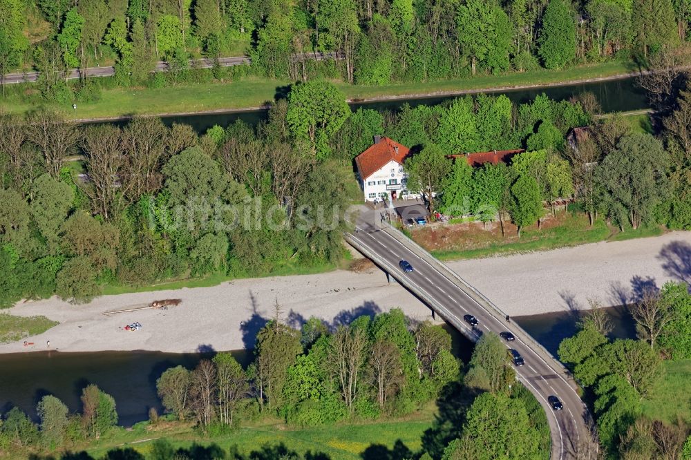 Luftbild Egling - Gebäude des Restaurant Gasthaus zum Bruckenfischer am Ufer der Isar Egling im Bundesland Bayern, Deutschland