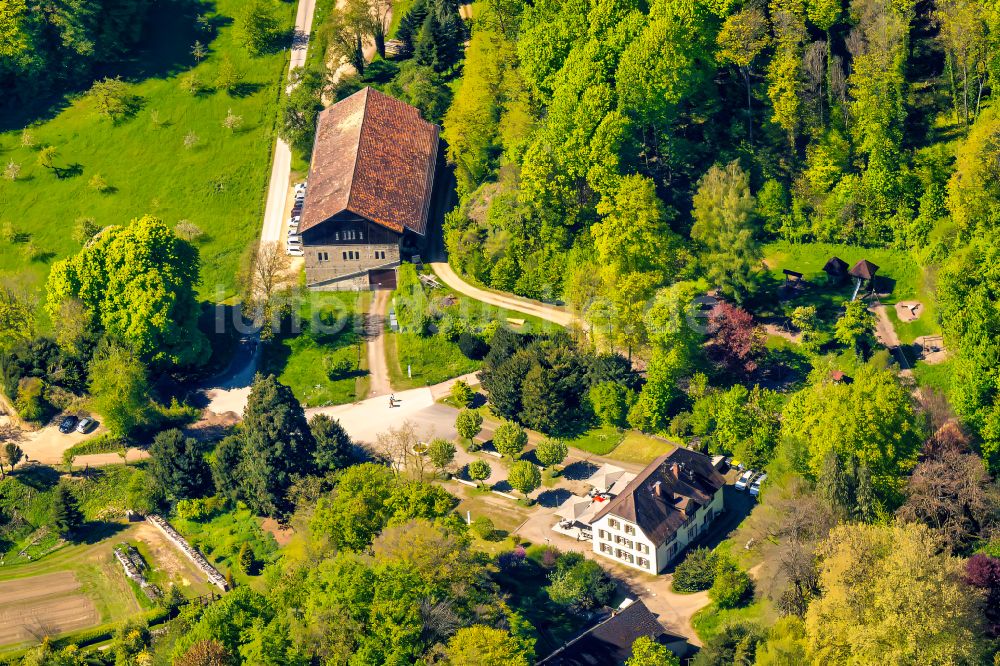 Ihringen aus der Vogelperspektive: Gebäude des Restaurant Lilienhof in Ihringen im Bundesland Baden-Württemberg, Deutschland