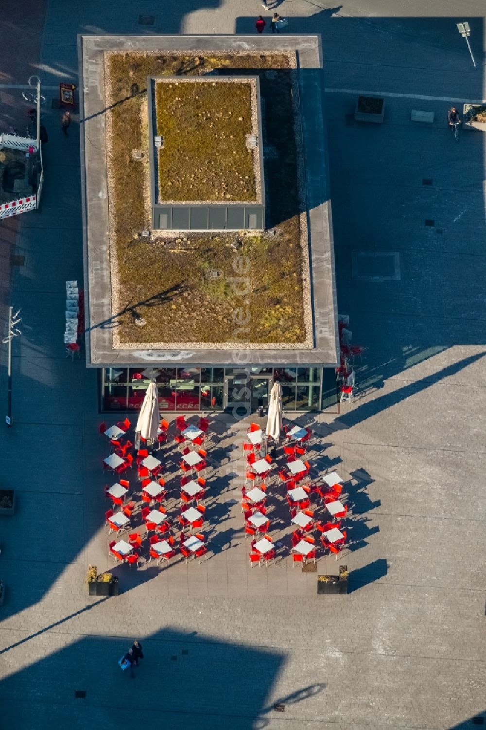 Dinslaken von oben - Gebäude des Restaurant Piazza Nuova am Neutorplatz in Dinslaken im Bundesland Nordrhein-Westfalen, Deutschland