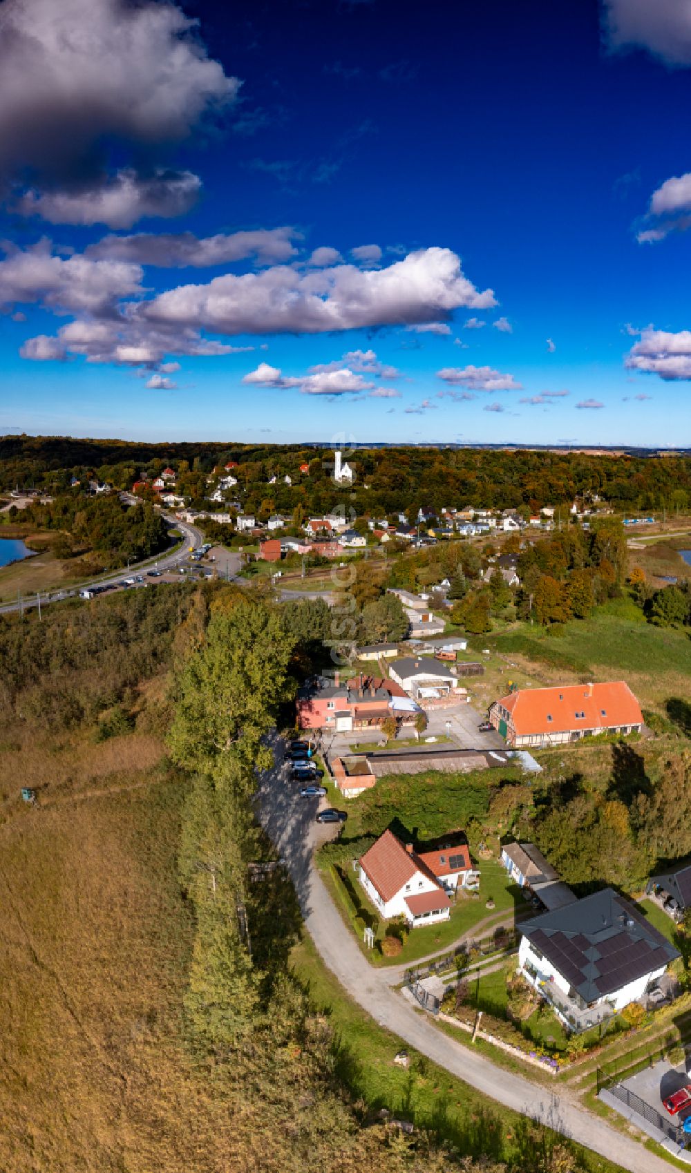 Lietzow aus der Vogelperspektive: Gebäude des Restaurant Traditionsräucherei Lietzow in Lietzow im Bundesland Mecklenburg-Vorpommern, Deutschland