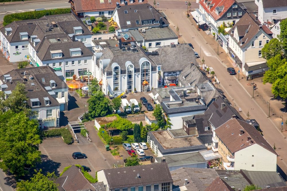 Luftbild Warstein - Gebäude des Restaurant Warsteiner Brauhaus - Domschänke und Sudhaus in Warstein im Bundesland Nordrhein-Westfalen