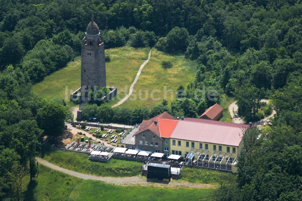 Luftbild Bad Kissingen - Gebäude des Restaurant der Wittelsbacher Turm Bräu GmbH neben dem Wittelsbacher Turm in Bad Kissingen im Bundesland Bayern, Deutschland