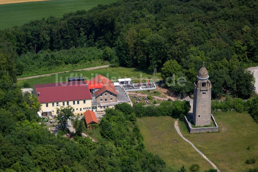 Bad Kissingen von oben - Gebäude des Restaurant der Wittelsbacher Turm Bräu GmbH neben dem Wittelsbacher Turm in Bad Kissingen im Bundesland Bayern, Deutschland