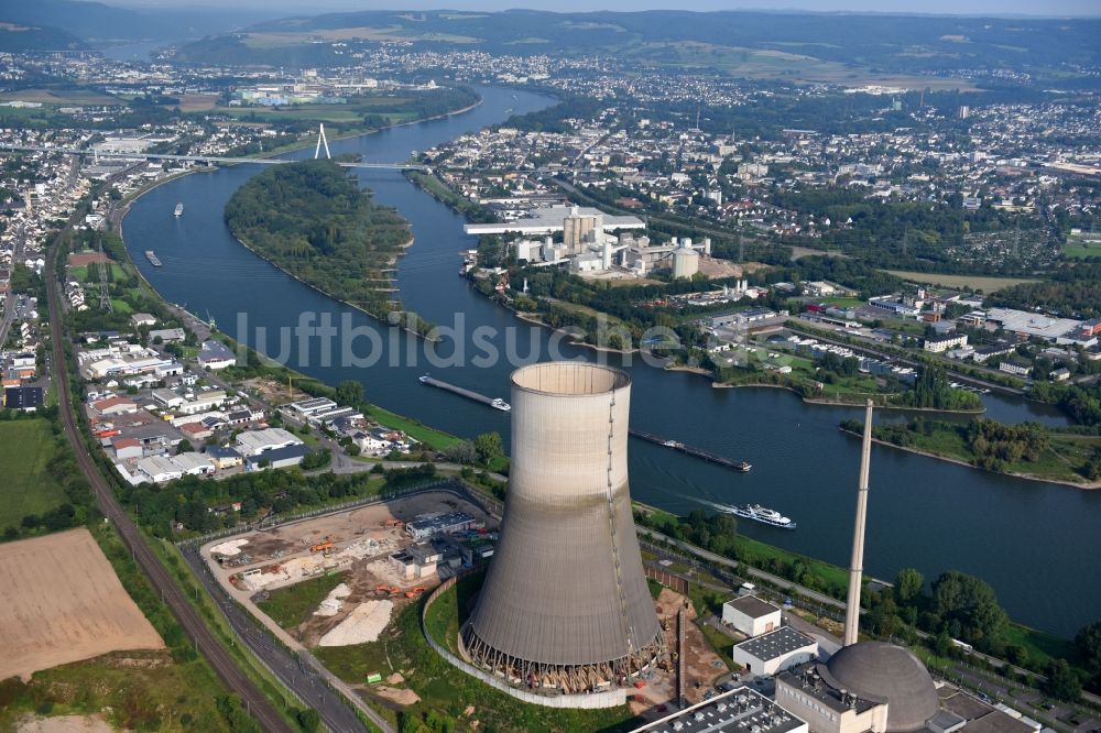 Luftaufnahme Mülheim-Kärlich - Gebäude- Reste der Ruine der Reaktorblöcke und Anlagen des AKW - KKW Kernkraftwerk Anlage Mülheim-Kärlich Am Guten Mann im Ortsteil Urmitz-Bahnhof in Mülheim-Kärlich im Bundesland Rheinland-Pfalz, Deutschland