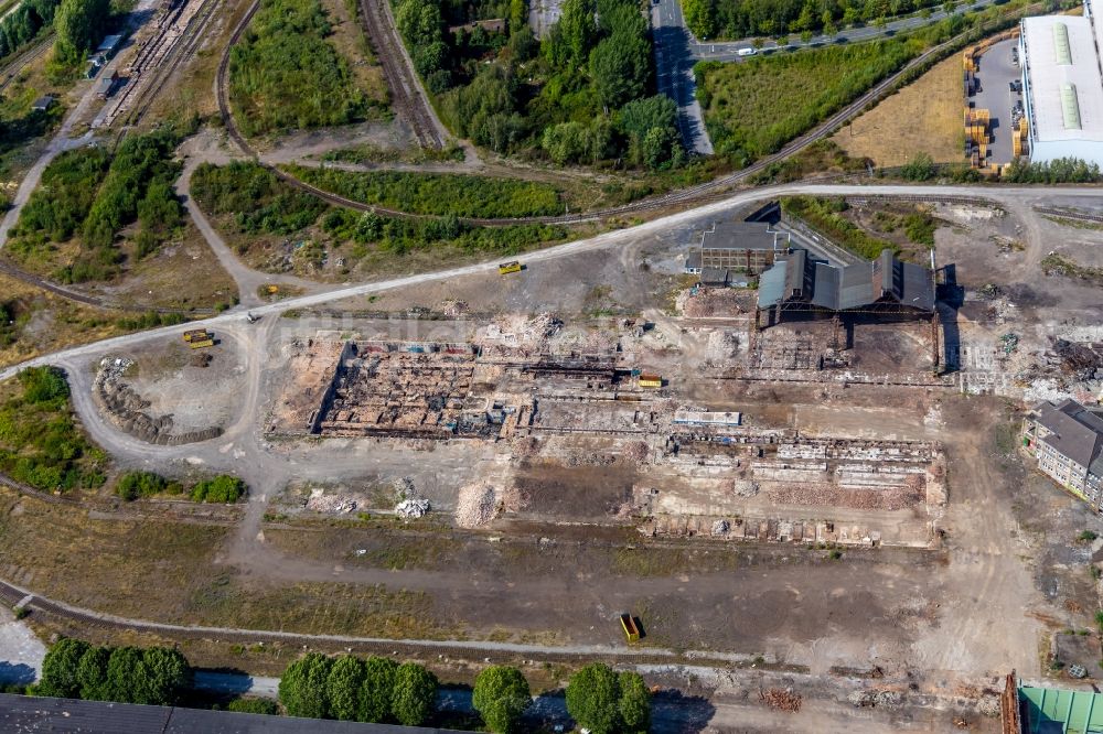 Dortmund aus der Vogelperspektive: Gebäude- Ruine und Brachfläche auf dem ehemaligen Gelände der Hoesch-Stahl AG in Dortmund im Bundesland Nordrhein-Westfalen, Deutschland