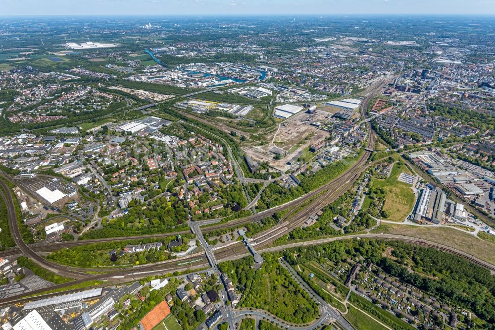 Dortmund aus der Vogelperspektive: Gebäude- Ruine und Brachfläche auf dem ehemaligen Gelände der Hoesch-Stahl AG in Dortmund im Bundesland Nordrhein-Westfalen, Deutschland