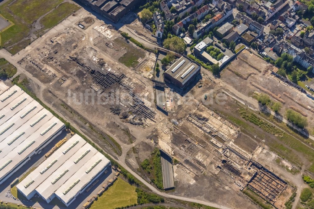 Dortmund aus der Vogelperspektive: Gebäude- Ruine und Brachfläche auf dem ehemaligen Gelände der Hoesch-Stahl AG in Dortmund im Bundesland Nordrhein-Westfalen, Deutschland