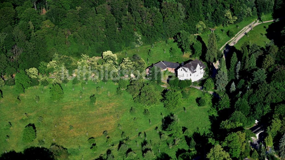 Königswinter von oben - Gebäude- Ruine des leerstehenden Bauwerkes Burghof in Königswinter im Bundesland Nordrhein-Westfalen, Deutschland