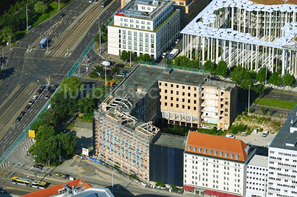 Leipzig aus der Vogelperspektive: Gebäude- Ruine des leerstehenden Bauwerkes des ehemaligen Hotel Astoria an der Kurt-Schumacher-Straße - Willy-Brandt-Platz - Gerberstraße in Leipzig im Bundesland Sachsen, Deutschland