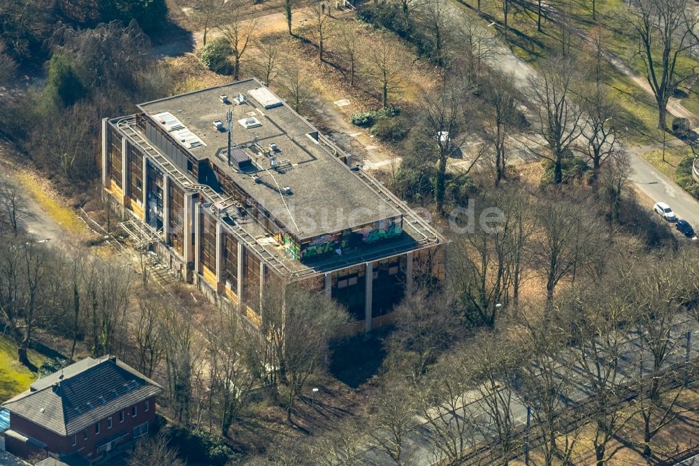 Dortmund aus der Vogelperspektive: Gebäude- Ruine des leerstehenden Bauwerkes an der Max-Eyth-Straße in Dortmund im Bundesland Nordrhein-Westfalen, Deutschland