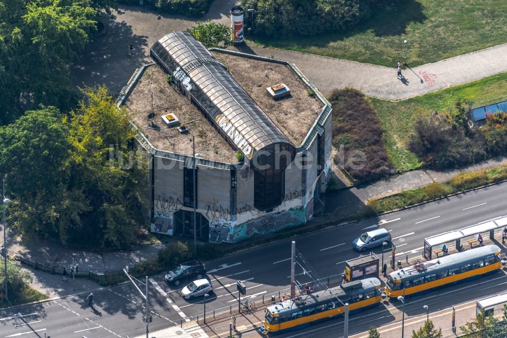 Leipzig von oben - Gebäude- Ruine des leerstehenden Bauwerkes am Roßplatz in Leipzig im Bundesland Sachsen, Deutschland