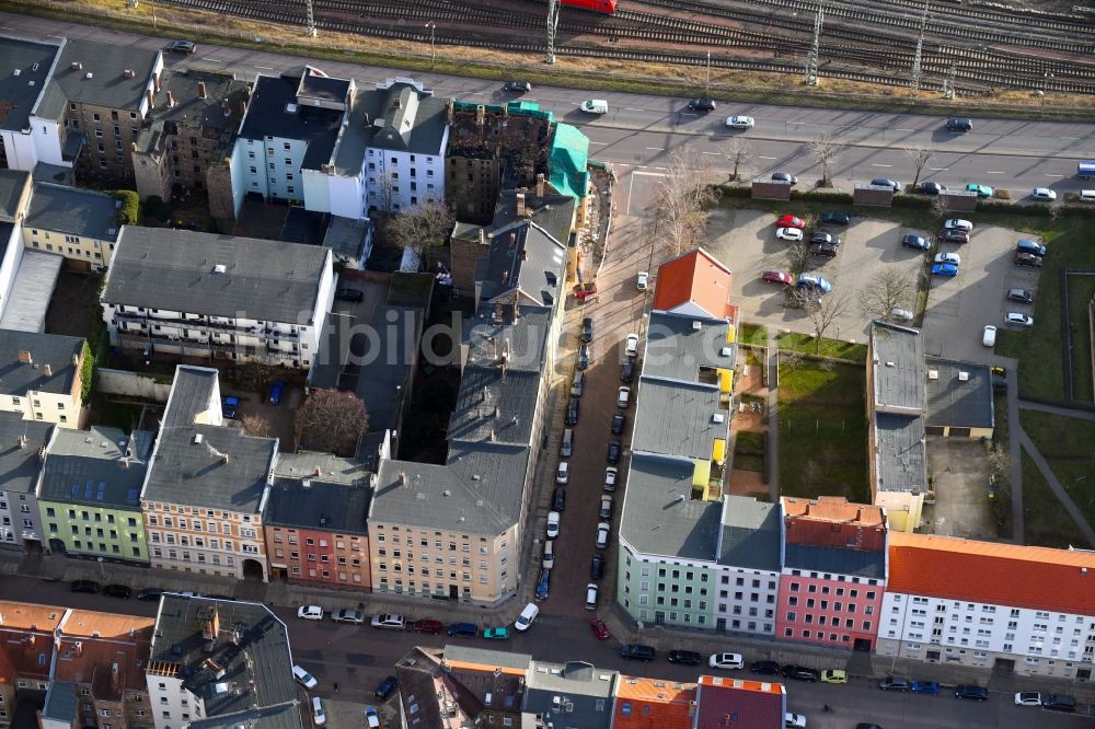 Luftaufnahme Halle (Saale) - Gebäude- Ruine des leerstehenden Bauwerkes Volkmannstraße Ecke Dzondistraße in Halle (Saale) im Bundesland Sachsen-Anhalt, Deutschland