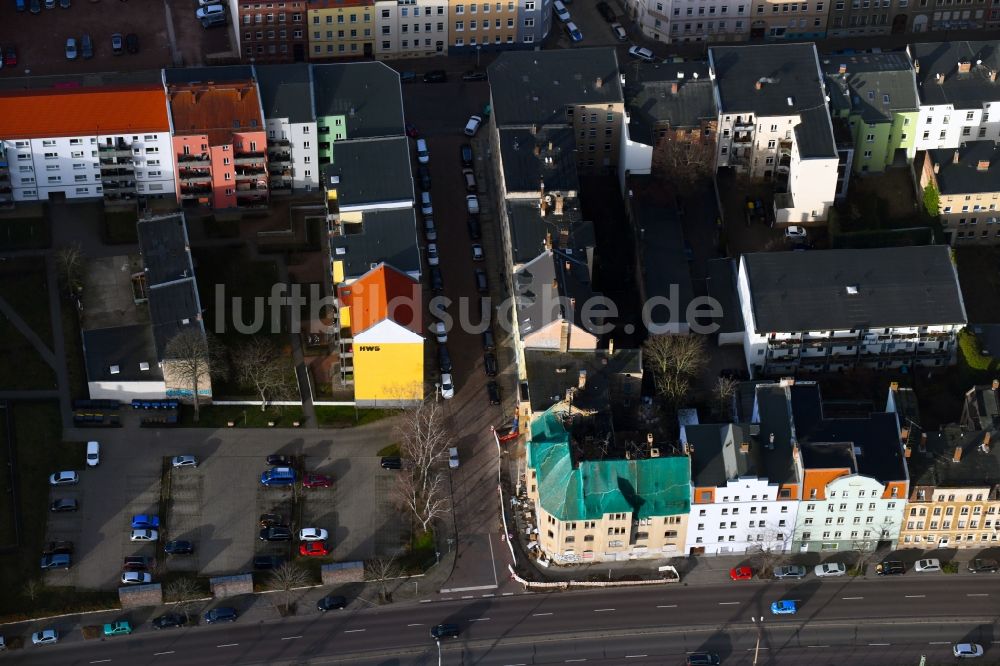 Luftbild Halle (Saale) - Gebäude- Ruine des leerstehenden Bauwerkes Volkmannstraße Ecke Dzondistraße in Halle (Saale) im Bundesland Sachsen-Anhalt, Deutschland