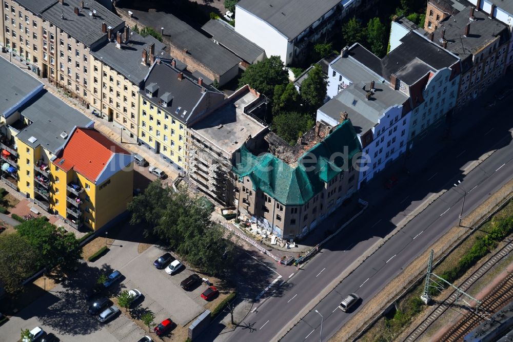 Luftaufnahme Halle (Saale) - Gebäude- Ruine des leerstehenden Bauwerkes Volkmannstraße Ecke Dzondistraße in Halle (Saale) im Bundesland Sachsen-Anhalt, Deutschland