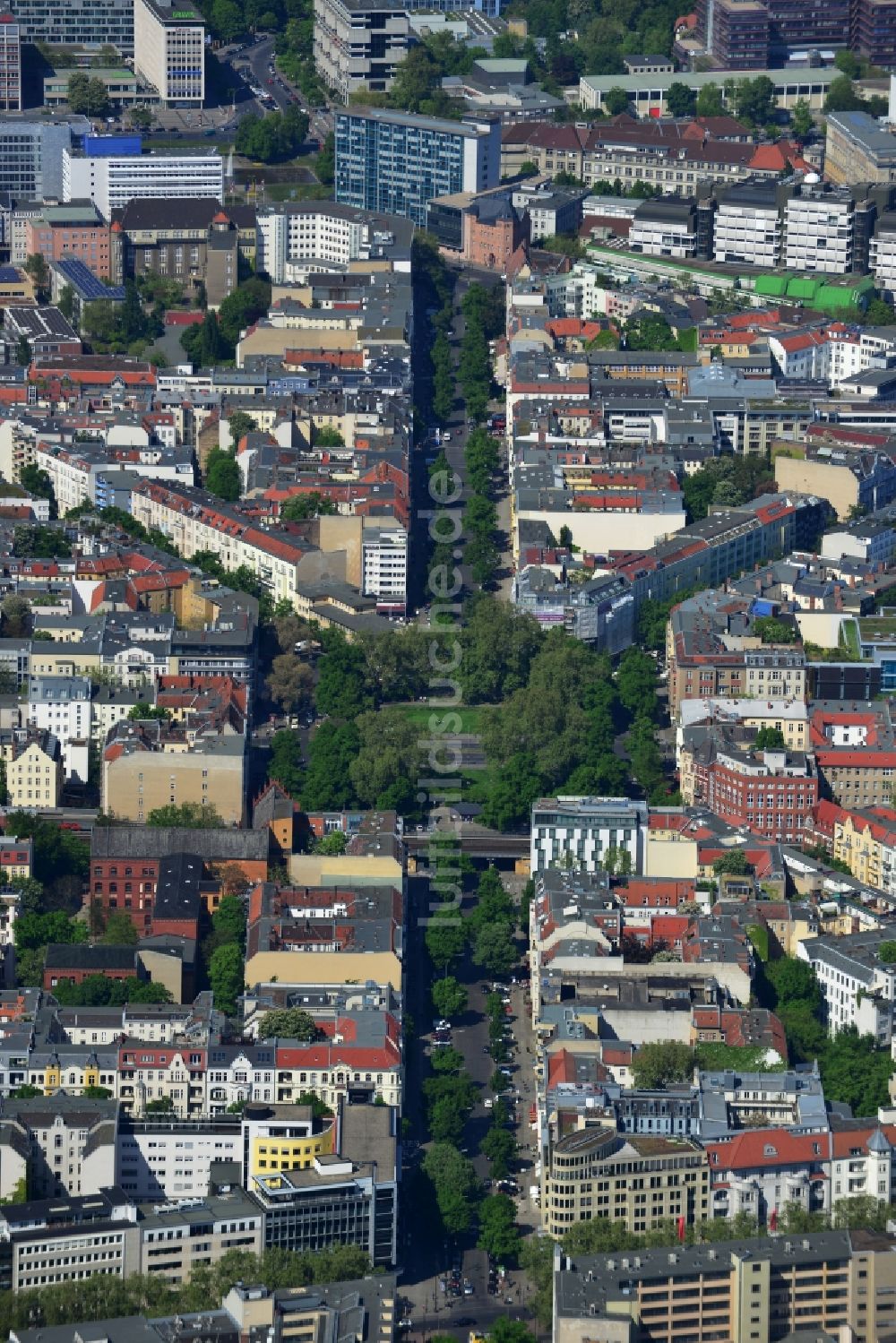 Luftaufnahme Berlin - Gebäude am Savignyplatz an der Kantstraße im Stadtteil Charlottenburg in Berlin