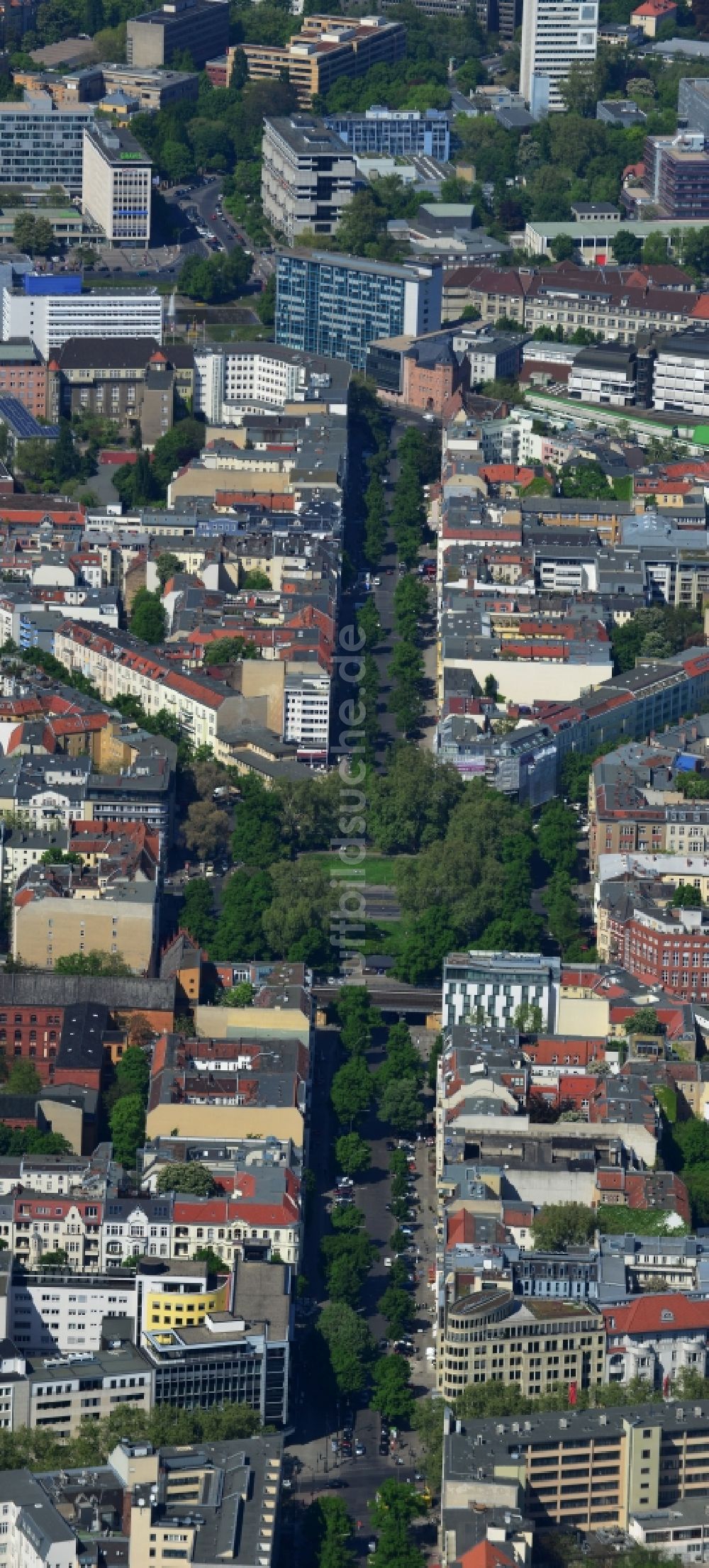 Berlin von oben - Gebäude am Savignyplatz an der Kantstraße im Stadtteil Charlottenburg in Berlin