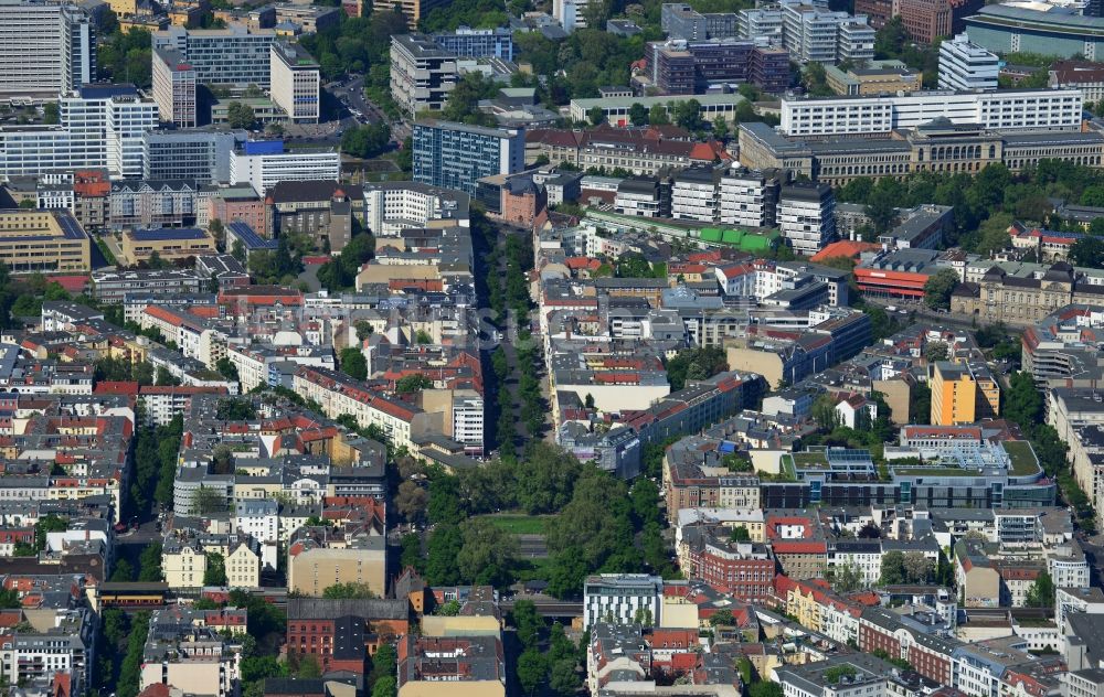 Berlin aus der Vogelperspektive: Gebäude am Savignyplatz an der Kantstraße im Stadtteil Charlottenburg in Berlin