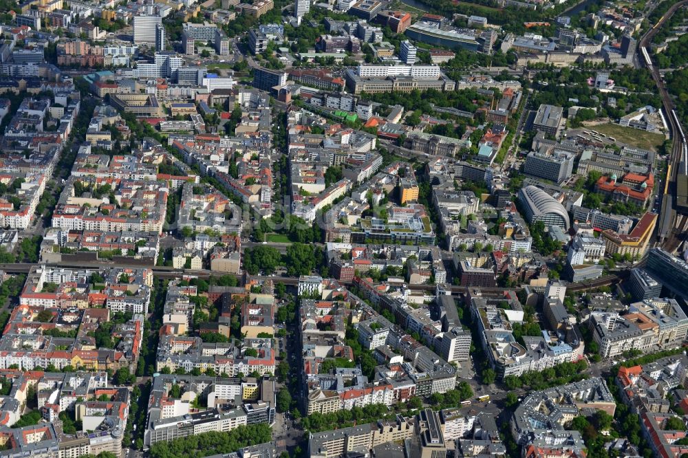 Berlin aus der Vogelperspektive: Gebäude am Savignyplatz an der Kantstraße im Stadtteil Charlottenburg in Berlin