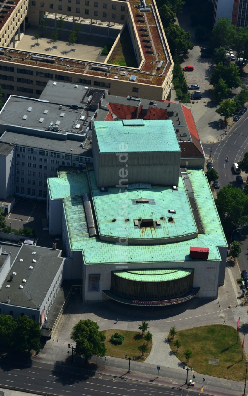 Berlin aus der Vogelperspektive: Gebäude des Schillertheater an der Bismarckstraße in Berlin Charlottenburg