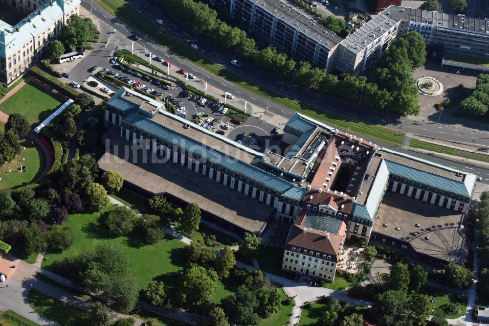 Dresden von oben - Gebäude des Schlosshotel Bellevue in Dresden im Bundesland Sachsen, Deutschland