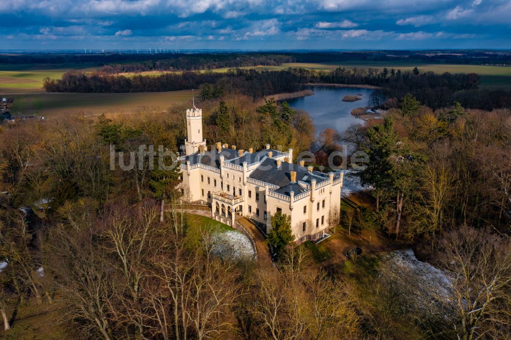 Luftaufnahme Reichenow-Möglin - Gebäude des Schlosshotel Schloss Reichenow in Reichenow-Möglin im Bundesland Brandenburg, Deutschland