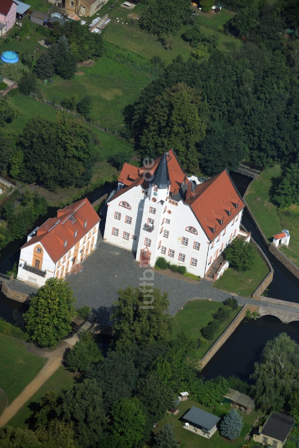 Belgershain von oben - Gebäude und Schlosspark des Schloß Belgershain in Belgershain im Bundesland Sachsen