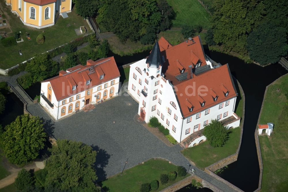 Belgershain aus der Vogelperspektive: Gebäude und Schlosspark des Schloß Belgershain in Belgershain im Bundesland Sachsen