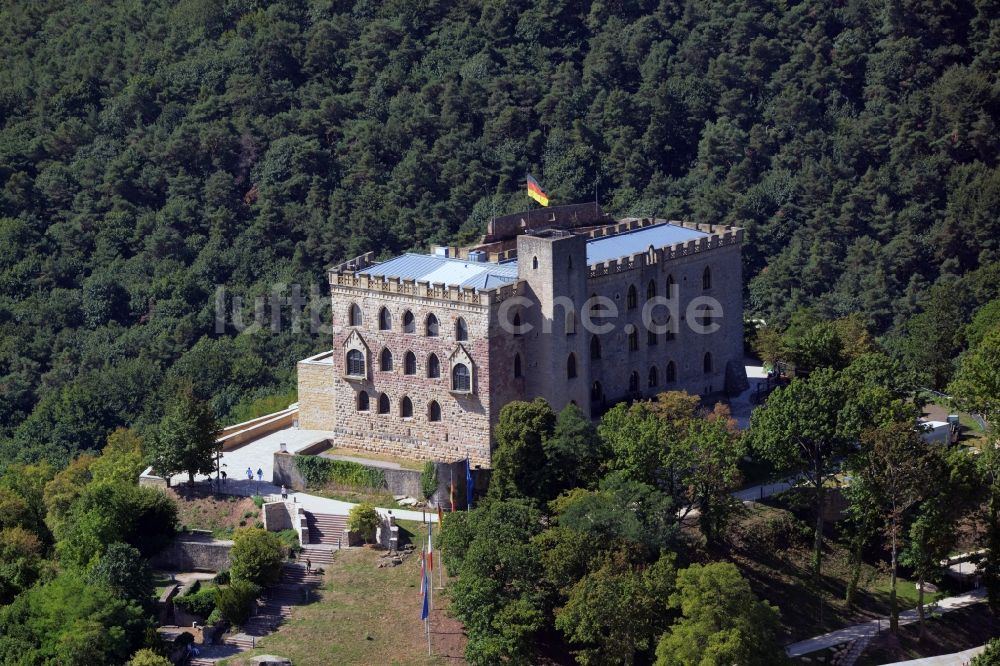 Luftbild Neustadt an der Weinstraße - Gebäude und Schlosspark des Schloß Das Hambacher Schloß in Neustadt an der Weinstraße im Bundesland Rheinland-Pfalz