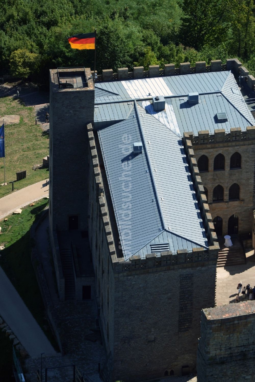 Luftbild Neustadt an der Weinstraße - Gebäude und Schlosspark des Schloß Das Hambacher Schloß in Neustadt an der Weinstraße im Bundesland Rheinland-Pfalz