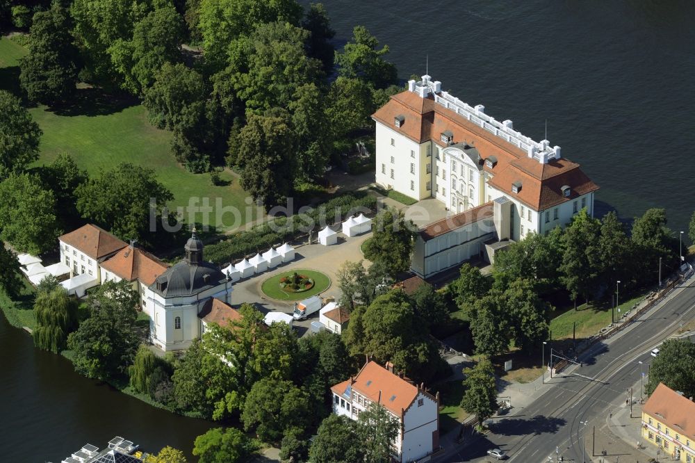 Berlin von oben - Gebäude und Schlosspark des Schloß Köpenick in Berlin