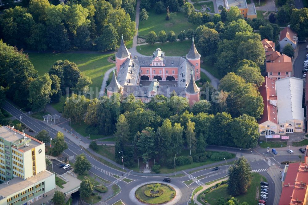 Sokolov aus der Vogelperspektive: Gebäude und Schlosspark des Schloß Muzeum Sokolov, p.o. Karlovarského kraje in Sokolov in Tschechische Republik