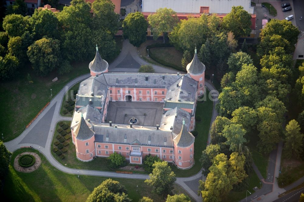 Luftbild Sokolov - Gebäude und Schlosspark des Schloß Muzeum Sokolov, p.o. Karlovarského kraje in Sokolov in Tschechische Republik