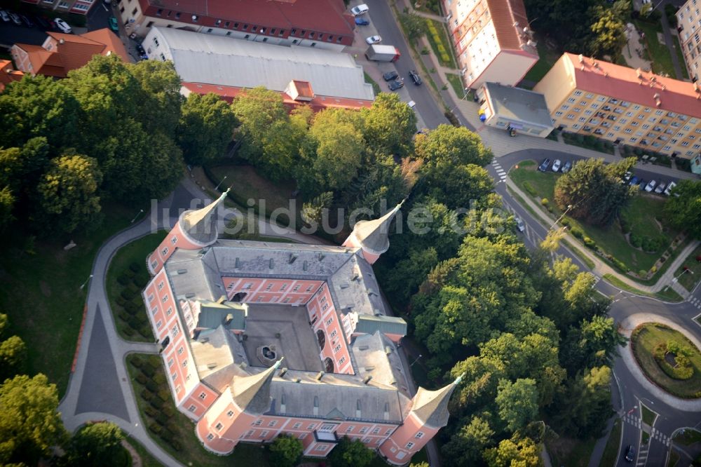 Sokolov aus der Vogelperspektive: Gebäude und Schlosspark des Schloß Muzeum Sokolov, p.o. Karlovarského kraje in Sokolov in Tschechische Republik